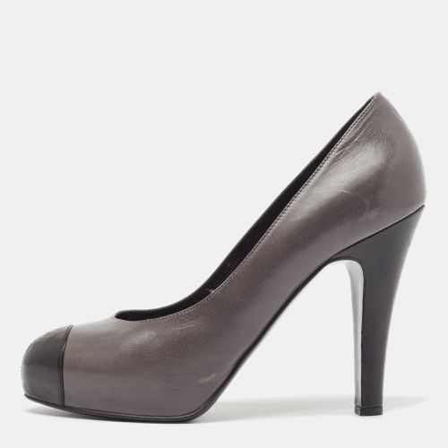 Chanel Grey/Black Leather Cap Toe Pumps Size 37.5 - Chanel - Modalova