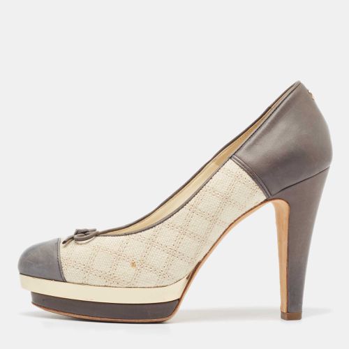 Chanel Grey/Cream Leather and Canvas CC Bow Platform Pumps Size 36 - Chanel - Modalova