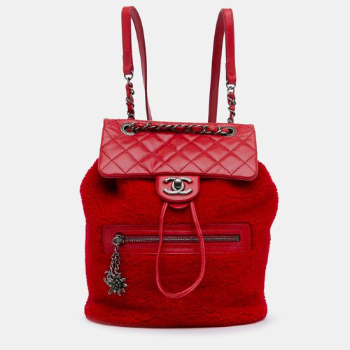 Chanel Red Shearling and Glazed Calfskin Leather Small Mountain Backpack - Chanel - Modalova