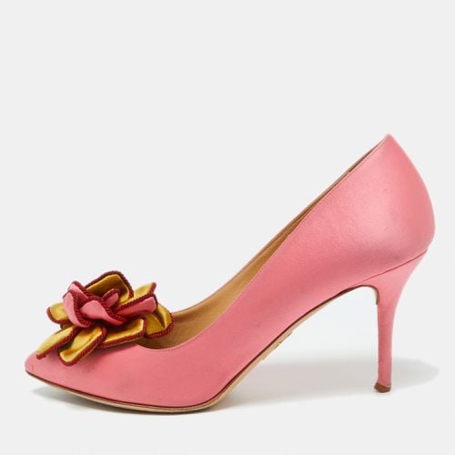 Charlotte Olympia Pink Satin Flower Detail Pointed Toe Pumps Size 39 - Charlotte Olympia - Modalova