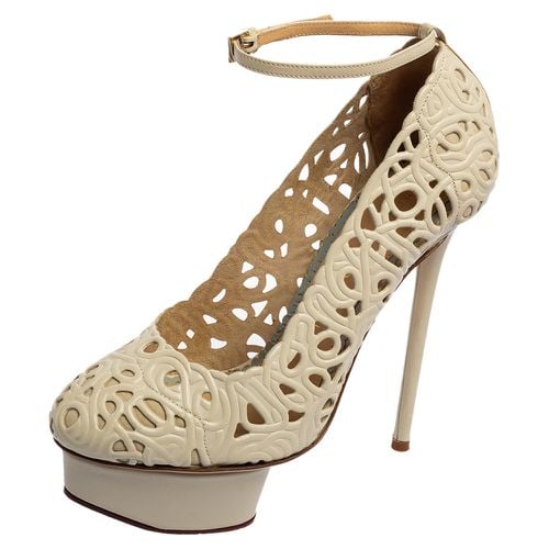 Charlotte Olympia Cream Cut Out Leather Scribble Dolores Pumps Size 36 - Charlotte Olympia - Modalova