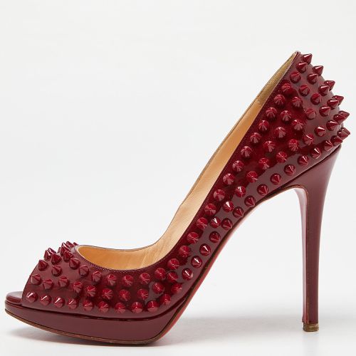 Christian Louboutin Red Patent Leather Yolanda Spiked Peep-Toe Pumps Size 37.5 - Christian Louboutin - Modalova