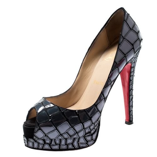 Christian Louboutin Grey Mirror Leather/Satin Mosaic 'Sobek 140' Peep Toe Platform Pumps Size 36.5 - Christian Louboutin - Modalova