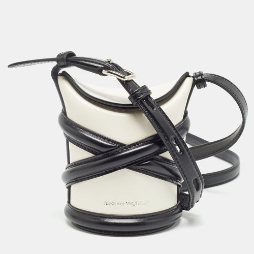 Alexander McQueen Black/White Leather Mini The Curve Bucket Bag - Alexander McQueen - Modalova