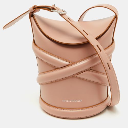 Dusty Leather The Curve Bucket Bag - Alexander McQueen - Modalova