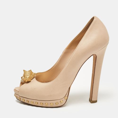 Alexander McQueen Beige Leather Skull Detail Studded Platform Peep Toe Pumps Size 37.5 - Alexander McQueen - Modalova