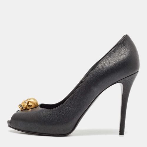 Alexander McQueen Black Leather Crystal Embellished Skull Peep-Toe Pumps Size 38.5 - Alexander McQueen - Modalova