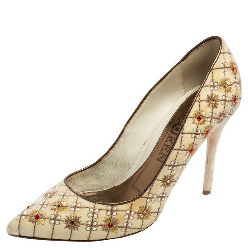 Alexander McQueen Cream Velvet Embellished Pointed Toe Pumps Size 40 - Alexander McQueen - Modalova