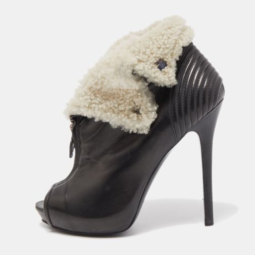 Alexander McQueen Black Leather and Fur Ankle Boots Size 36 - Alexander McQueen - Modalova