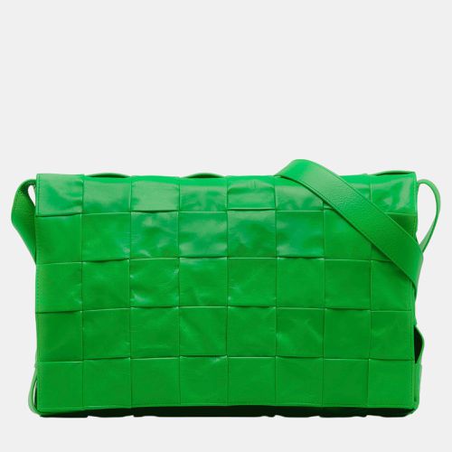 Bottega Veneta Green Maxi Calfskin Intrecciato Cassette Crossbody - Bottega Veneta - Modalova