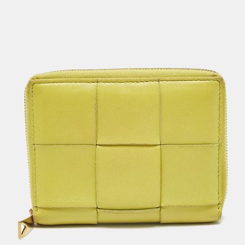 Bottega Veneta Green Intrecciato Leather Cassette Zip Around Wallet - Bottega Veneta - Modalova