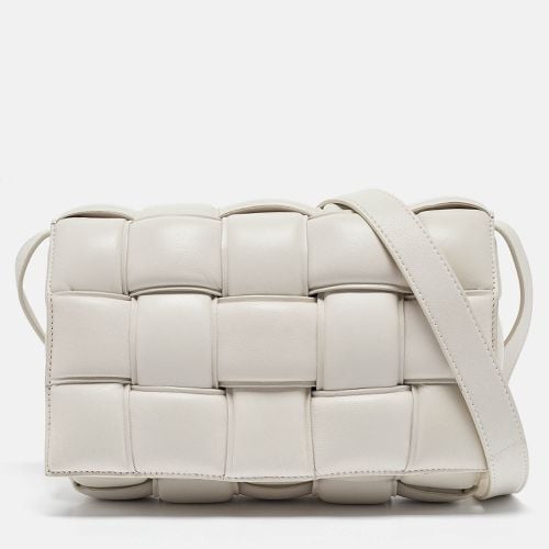 Bottega Veneta White Padded Leather Cassette Shoulder Bag - Bottega Veneta - Modalova