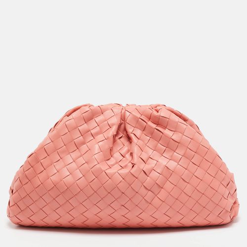 Bottega Veneta Peach Intrecciato Leather Classic The Pouch - Bottega Veneta - Modalova