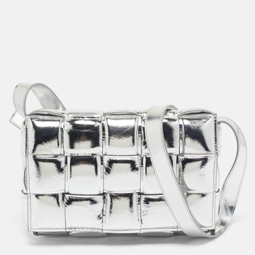 Bottega Veneta Silver Leather Intrecciato Cassette Padded Shoulder Bag - Bottega Veneta - Modalova