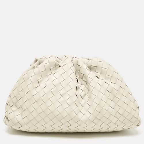 Bottega Veneta Off White Intrecciato Leather Classic The Pouch Clutch - Bottega Veneta - Modalova