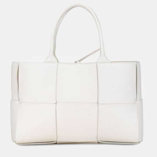 Bottega Veneta White Leather Small Maxi Intrecciato Arco Tote Bag - Bottega Veneta - Modalova