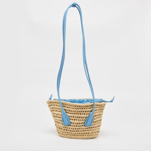 Bottega Veneta Light Blue/Beige Raffia and Leather Small Arco Basket Bag - Bottega Veneta - Modalova