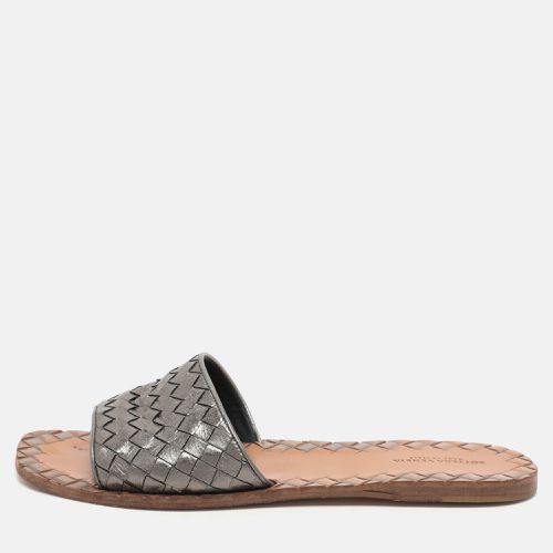 Bottega Veneta Metallic Dark Grey Intrecciato Leather Flat Slides Size 39.5 - Bottega Veneta - Modalova