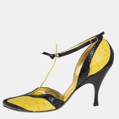 Bottega Veneta Yellow/Black Ostrich And Python Ankle Strap Pumps Size 39 - Bottega Veneta - Modalova