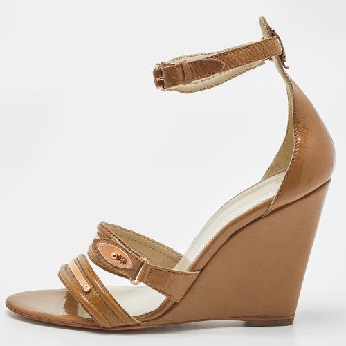 Balenciaga Beige Patent Leather Wedge Ankle Strap Sandals Size 41 - Balenciaga - Modalova