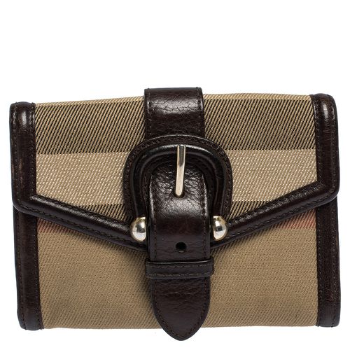 Burberry Brown/Beige Nova Check Canvas and Leather Buckle Compact Wallet - Burberry - Modalova