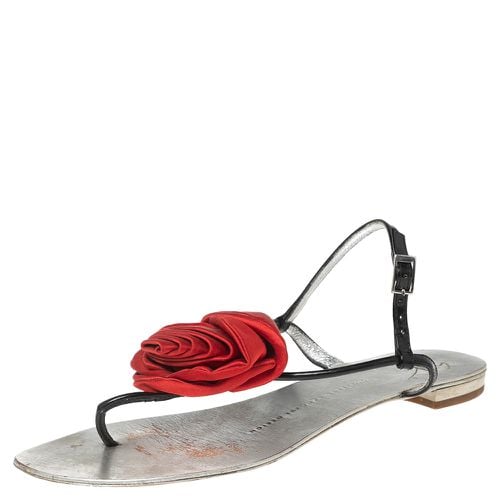 Patent Leather Flower Embellished Flat Thong Sandals Size 37.5 - Giuseppe Zanotti - Modalova