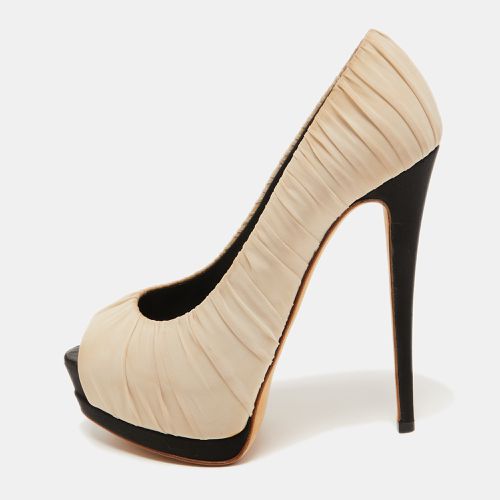 Giuseppe Zanotti Cream Ruched Fabric Peep Toe Platform Pumps Size 36.5 - Giuseppe Zanotti - Modalova