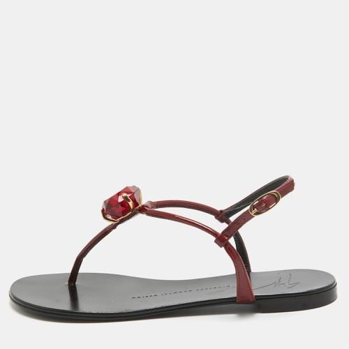 Giuseppe Zanotti Burgundy Patent Leather Crystal Embellished Thong Flat Sandals Size 37 - Giuseppe Zanotti - Modalova