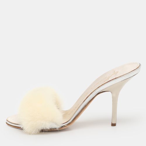 Giuseppe Zanotti Cream Faux Fur Crystal Embellished Sandals Size 36.5 - Giuseppe Zanotti - Modalova