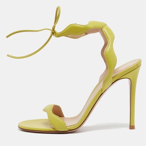 Light Leather Wavy Ankle Tie Sandals Size 37 - Gianvito Rossi - Modalova