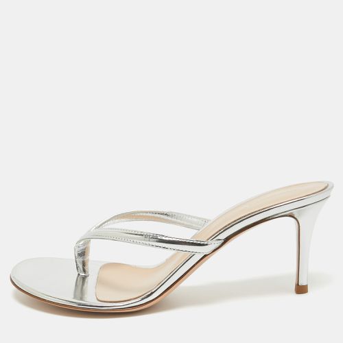 Gianvito Rossi Silver Patent Leather Calypso Thong Sandals Size 38.5 - Gianvito Rossi - Modalova