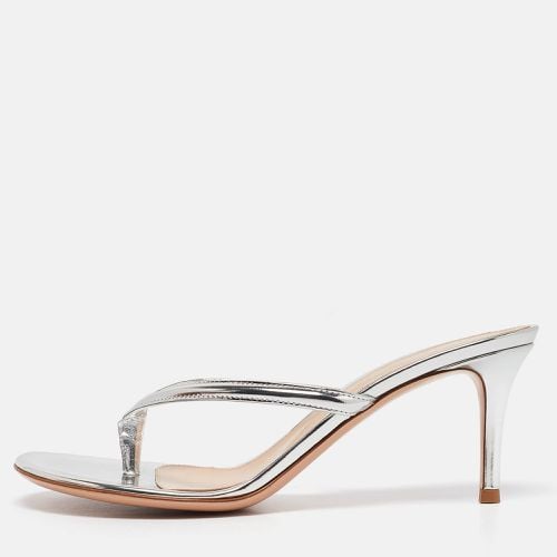 Gianvito Rossi Silver Patent Leather Calypso Thong Sandals Size 37.5 - Gianvito Rossi - Modalova