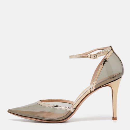 Gianvito Rossi Gold PVC and Patent Leather Plexi Fume Ankle Strap Pumps Size 38 - Gianvito Rossi - Modalova