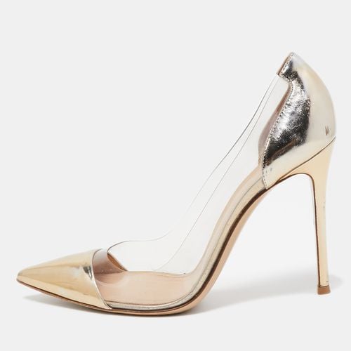 Gianvito Rossi Metallic Gold Foil Leather and PVC Plexi Pointed Toe Pumps Size 40 - Gianvito Rossi - Modalova