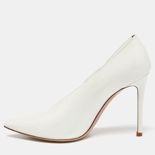 Gianvito Rossi White Patent Leather and PVC Deela Pointed Toe Pumps Size 37.5 - Gianvito Rossi - Modalova