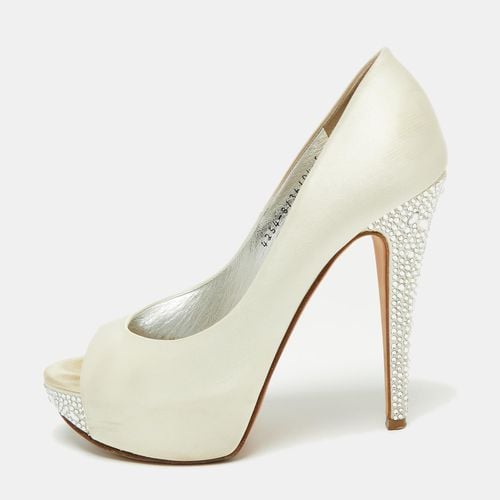 Gina White Satin Jenna Crystal Embellished Heel Peep Toe Platform Pumps Size 38 - Gina - Modalova