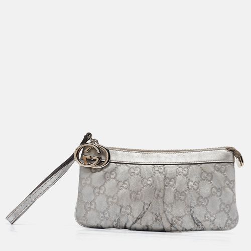 Gucci Silver Guccissima Leather Interlocking G Wristlet Pouch - Gucci - Modalova