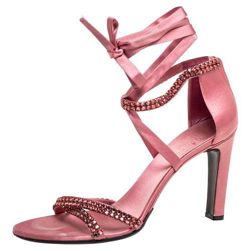 Gucci Pink Satin Crystal Embellished Ankle Wrap Sandals Size 38.5 - Gucci - Modalova