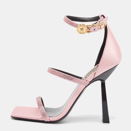 Fendi x Versace Pink Satin Crystal Embellished Ankle Strap Sandals Size 37 - Fendi x Versace - Modalova