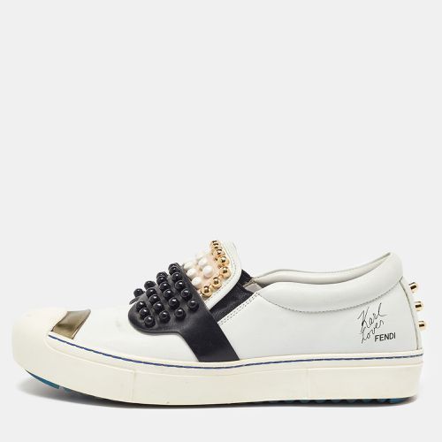 Fendi White/Black Leather Studded Karlito Slip On Sneakers Size 38 - Fendi - Modalova