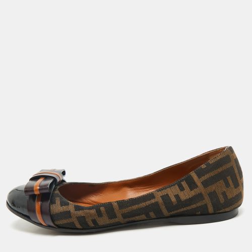 Fendi Brown/Black Zucca Canvas And Leather Bow Cap Toe Ballet Flats Size 37.5 - Fendi - Modalova