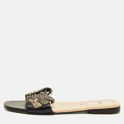 Size 38 Leather and Python Embossed Studded Flat Sandals - Fendi - Modalova
