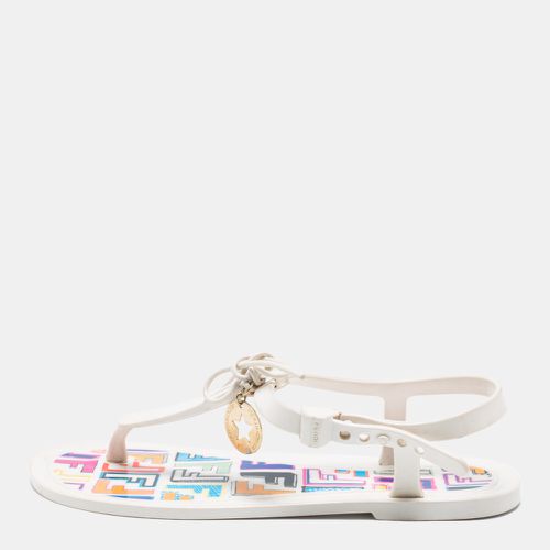 Fendi White Jelly Logo Charm Sunny Thong Flat Sandals Size 36 - Fendi - Modalova