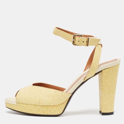 Fendi Cream/Yellow Stingray Embossed Leather Ankle Strap Platform Sandals Size 39 - Fendi - Modalova