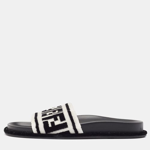 Fendi Black/White Fur FF Flat Slides Size 38.5 - Fendi - Modalova