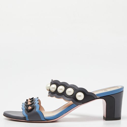 Blue Leather Faux Pearl Embellished Slide Sandals Size 38.5 - Fendi - Modalova