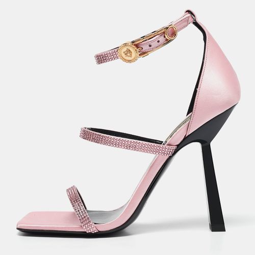 Fendi x Versace Pink Satin Crystal Embellished Ankle Strap Sandals Size 37.5 - Fendi x Versace - Modalova