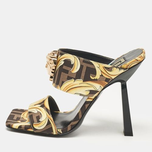 Fendi x Versace Black/Yellow Baroque Fabric Medusa Slide Sandals Size 36.5 - Fendi x Versace - Modalova