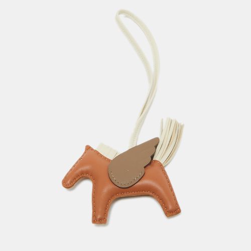 Hermes God/Etoupe/Craie Milo Leather GriGri Rodeo Pegase Bag Charm PM - Hermes - Modalova