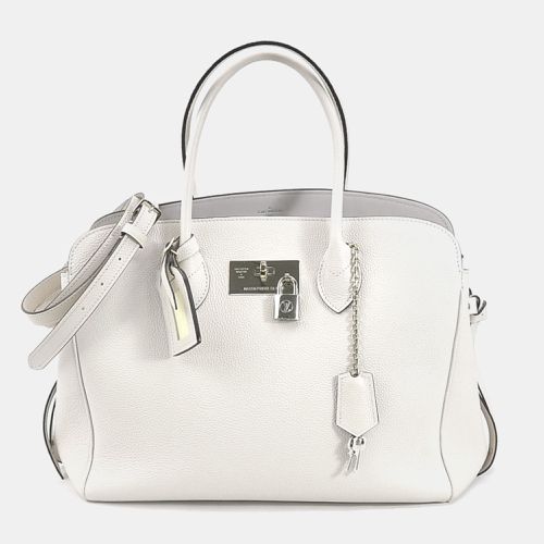 Louis Vuitton White Chalk Pebbled Veau Nuage Leather Milla MM Bag - Louis Vuitton - Modalova